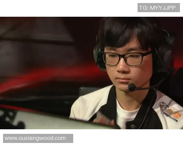 深度对话：吴强在英雄联盟中的成长与挑战之路